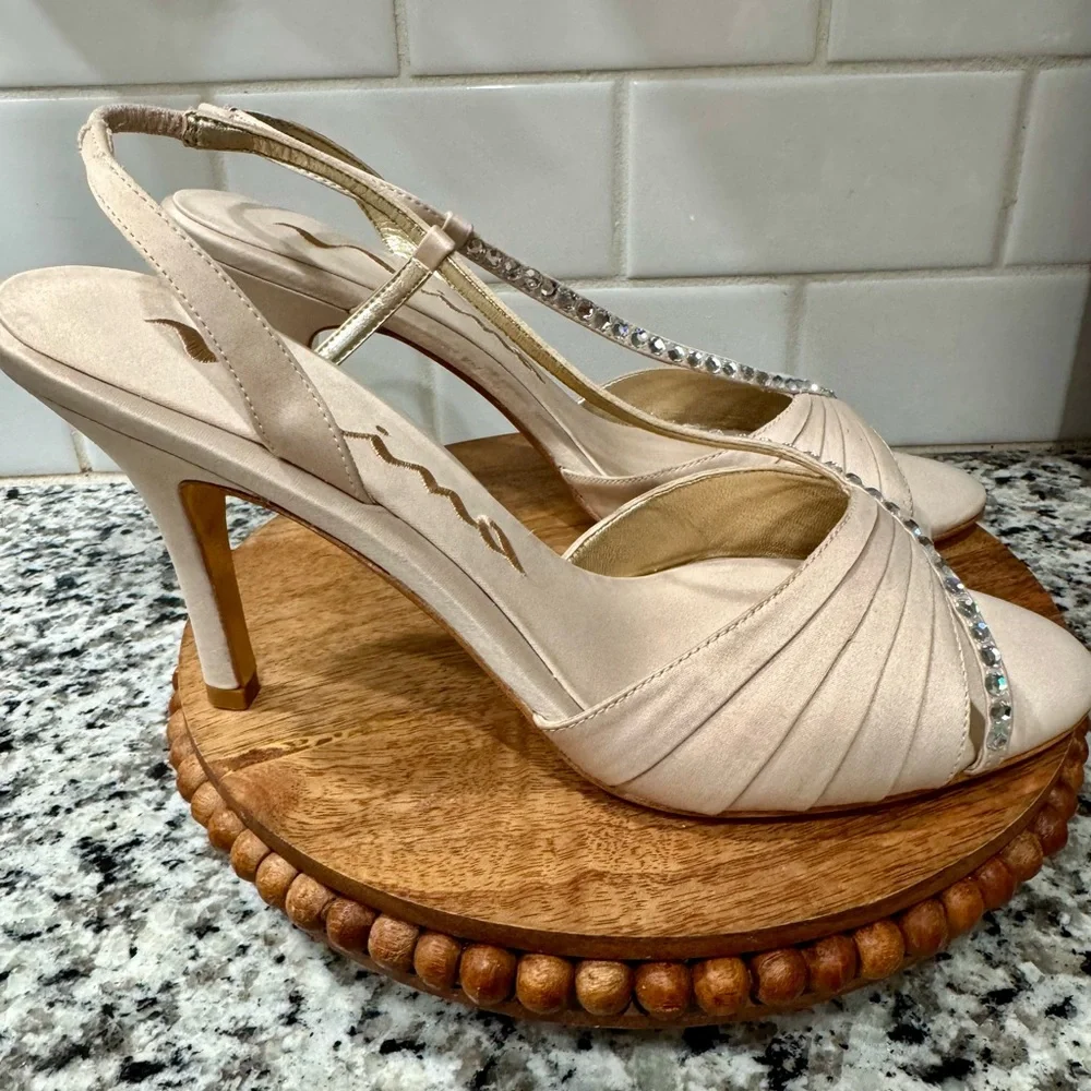 NWOB Nina Cream Slingback Heels With‎ Rhinestone Strap